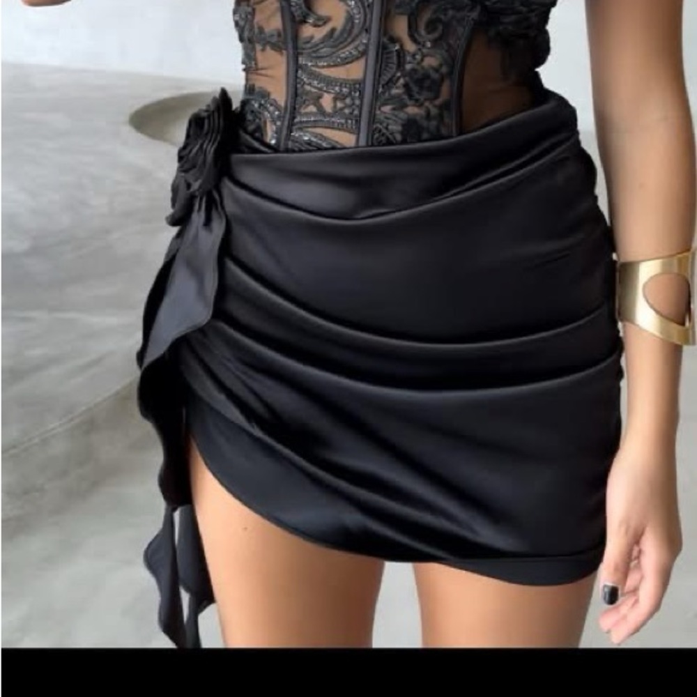 Elegant Black Lace Corset Dress - Picture 7 of 16